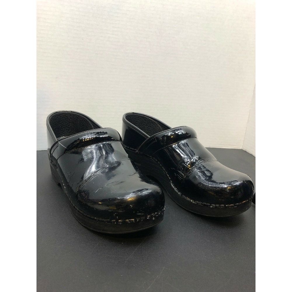 Dansko Women's Clogs sz 38 Paten Leather